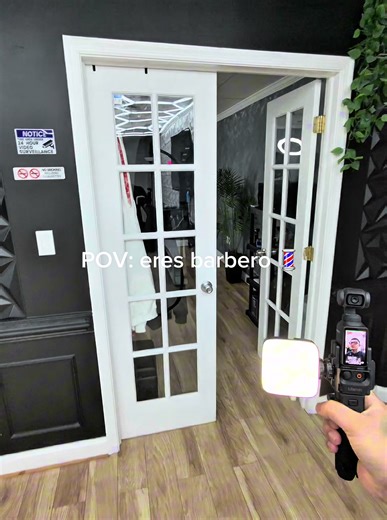 Una de las mejores led para llevarlas a todas partes 😍😍 cómo siempre digo yo recomiendo lo que en realidad si funciona y está led está buenisima 💈🙏🏽#poveresbarbero #mcbarber #sterlingbarber #phoneled #ledportatil