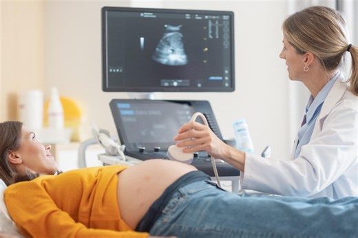 Splitski pomorac ljut ko ris, trudnoj ženi ne daju da ima zdravstveno osiguranje ‘preko njega‘; iz HZZO-a sve priznali