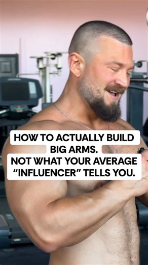 3D ARM DEVELOPMENT — NO SHORTCUTS. If you want arms that actually look trained, the approach has to change. 1. Spend real time in a surplus. Weeks to months of pushing bodyweight up. You cannot diet your way to muscle tissue — especially in the arms. 2. Load them properly across rep ranges. Train heavy and hard from 6–30 reps. Pumps are a by-product, not the objective. Load, execution, and progressive tension drive growth. 3. Give arms frequency and priority. Either distribute volume intelligent