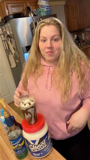 Mint Oreo protein shake! 250 calories, 32 g of protein! This is a favorite around here! #weightloss #proteinshake #fyp #pcos #recipe | Rebekah Garden