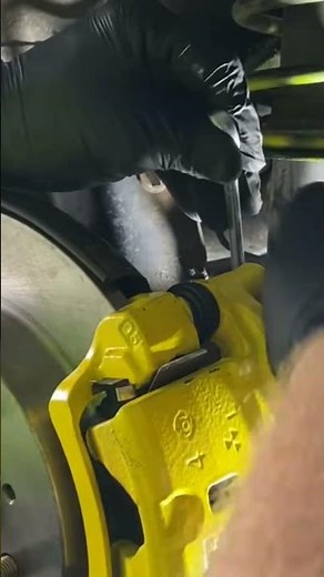 How to Replace Brake Discs and Pads (Complete Guide)