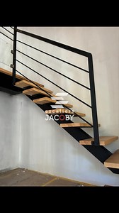✨ Nouvelle réalisation ! ✨ Avec ses deux paliers, cet escalier offre à la fois une fluidité de mouvement et un design épuré. Parfait pour transformer votre espace avec une touche d’originalité tout en restant minimaliste… Pour tous vos projets, contactez-nous : 📞09.80.61.87.20 📧contact@escalier-acier.fr 📍260 ZA de Labahou, 30140 Anduze 🔗 https://www.escalier-acier.fr 📱 https://www.instagram.com/palmarini_ferronnerie/ #nice ##escalier #escaliersurmesure #surmesure #escalierdesign #escalierme