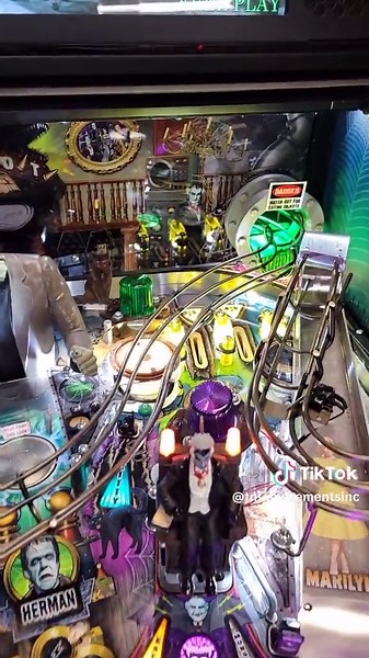 Look at this neat Pinball Machine with an interactive Topper! www.tntamusements.com #themunsters #pinball