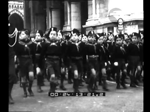 Una grande sfilata delle organizzazioni dell'Opera Nazionale Balilla.