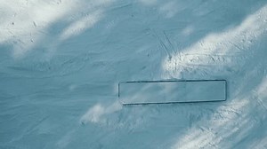 Die Leute üben Snowboarden auf einer: Stockvideos & Filmmaterial (100 % lizenzfrei) 3597596247 | Shutterstock