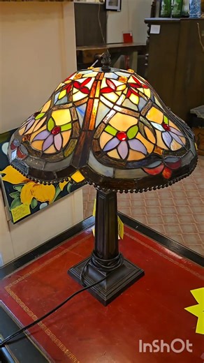 I love a yellow couch 🛋