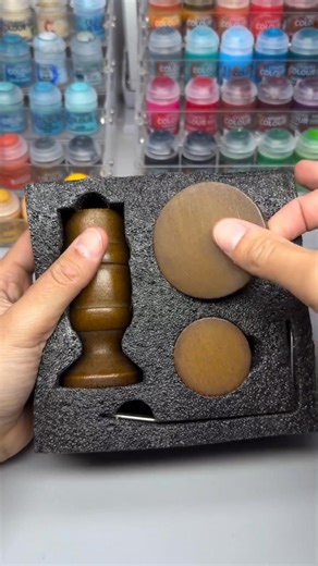 @gomisminiatures This Golden Maple miniature handle is a win 🙌🏻 Strong magnet, smooth spin, super easy to swap tops. Pretty sure this is my new favorite handle. 🖌️✨ | Golden Maple