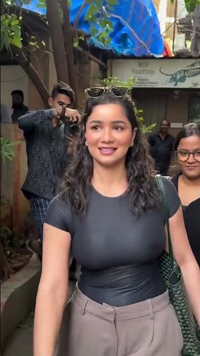 Sara Tendulkar Hot Big Boobs Show #bollywood #jannatzubair29 #mrunal_thakur