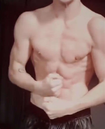 back to my roots. 🙌 First post on here let’s see how this goes edit: I’m so glad that this BLEW up but I would really appreciate if you go BOOST my other acc @୨ৎ ga6i.fcb ୨ৎ , I put a lot of effort there #javonwalton #fyp #edit #boxer #trends @wanna @🏂