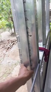 naikabit na ang isang steel door jamb at marami na nag aabang kong kaiylan ko tatakpan ng metal clading 🤔 #SteelDoorJamb #CladdingInstallation #cladding | Michael Booc Tabat
