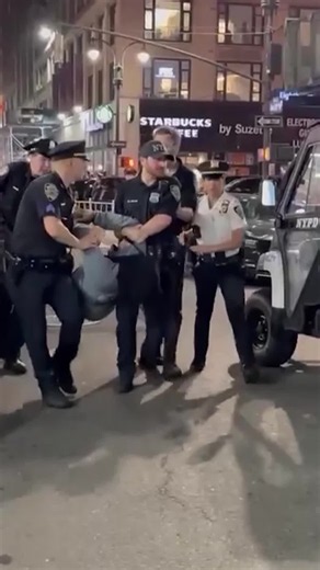 Police in New York made multiple arrests night as Knicks fans erupted in cheers and flooded the city’s streets after their team capped the greatest comeback in NBA Finals history. #knicks #basketball #NBA #newyork #spurs