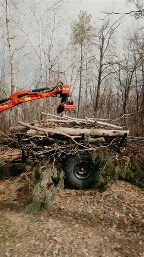 Maximum efficiency with a mighty mini excavator KX018 and Hydra Grapple