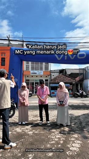 SMK BUDI UTOMO GADINGMANGU | Disuruh jadi MC menarik, tapi mental masih loading… 🎤😱 Deg-degan boleh, mundur jangan. Saatnya buktiin kalau kita bukan cuma bisa ngomong,... | Instagram