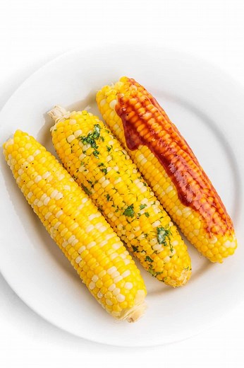 🌽 I am OBSESSED with this herb butter. Tell me! What is your favorite to eat corn on the cob?? Ingredients: 4 ears sweet corn on the cob husked and silks removed salt, pepper, butter or barbecue sauce optional toppings Herb Butter (optional Topping) 2 tablespoons butter room temperature ¼ cup minced fresh herbs such as dill, basil or parsley salt to taste | The Lemon Bowl