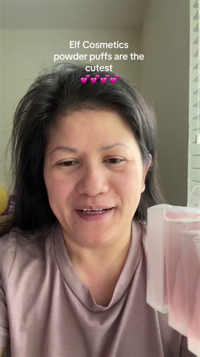 My favorite powder puffs for setting loose powder #BeautyfulSpring #elfcosmetics #elfcosmeticsmusthave #pinkie #powderpuff #makeuptools #makeup #musthave #tiktokmademebuyit