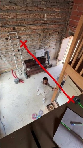 On va fixer un filet de catamaran dans cette bâtisse.