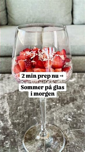 Nem chiagrød med jordbær og kokos 🍓🥥