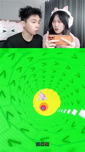 Bạn gái bị rơi đáng thương 😲😟