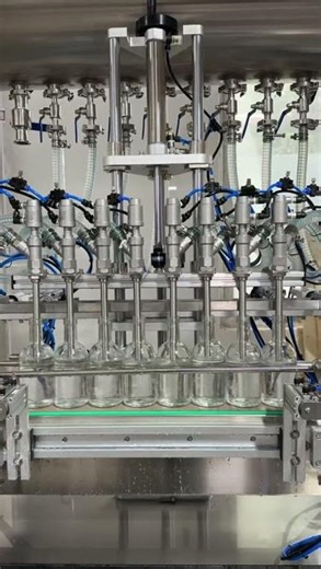 Liquid filling machine