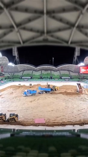 417K views · 1.9K reactions | Hello dirt 欄 A super human effort to bump in Monster Jam  | AAMI Park | Facebook