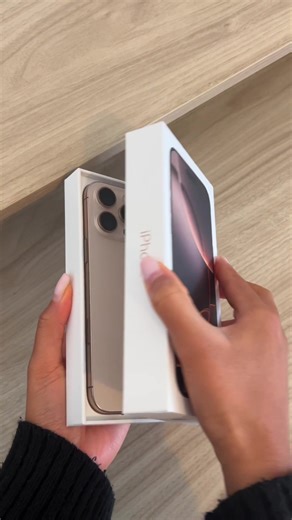 Some say 2026 is the new 2016…and the iPhone 16 Pro Max Dessert Titanium is the iPhone 8s Rose Gold reincarnated 👀🤩 😍#creatorsearchinsights #giffgaff #iphone16promax #nostalgiacore #rosegold