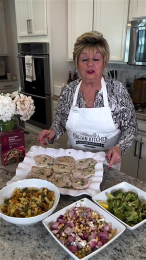 $25 Family Meals : Are you ready for another delicious, budget-friendly meal for your family? ❤️ For just $25, I’m serving up a feast that’s healthy, flavorful, and so easy to make! You won’t find this goodness on Uber Eats—this is homemade love right here! 💖 Today, I’m excited to share my Italian Pork Chops with Steamed Broccoli, Tri-Color Pasta, and a vibrant Beet and Chickpea Salad. Perfect for feeding a family of four or five without breaking the bank! 🥳✨ Pre-order Cookbook 🧑‍🍳🇮🇹❤️ Go 