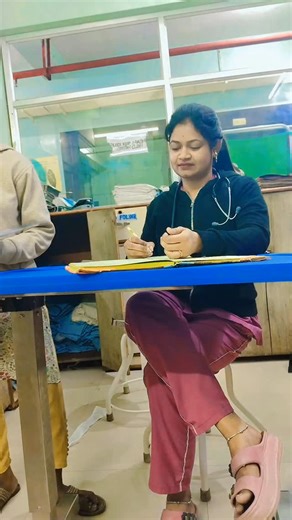 Twilight queenbee on Instagram: "Straight line matlab...... #priyankasamal #newcollection #viralreels2026 #instagram"