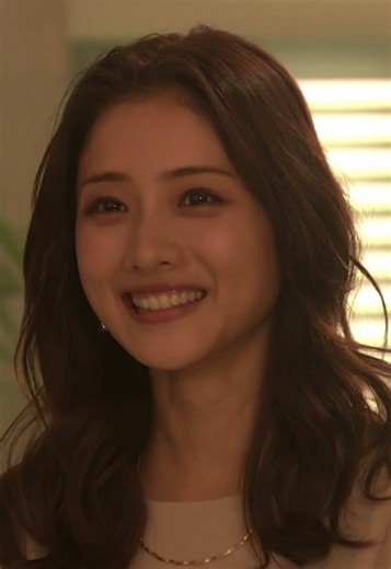 石原さとみの魅力とメイクの秘訣