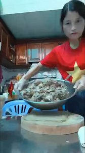 1.1K views | Sáng nay e lại cuốn chả giò, trả đơn còn thiếu hôm qua. MN ai cần ăn dặn e luôn nhé. | Ha Linh | Facebook