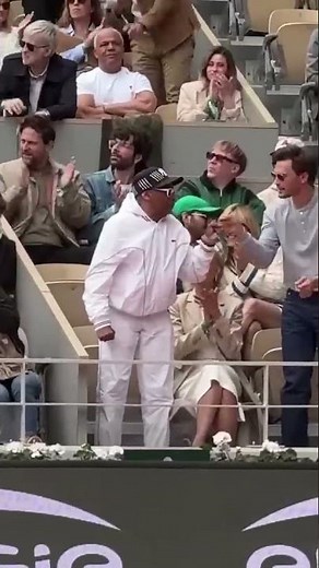 Spike Lee loved watching Coco Gauff take the second set against Aryna Sabalenka 🤩 #frenchopen2025