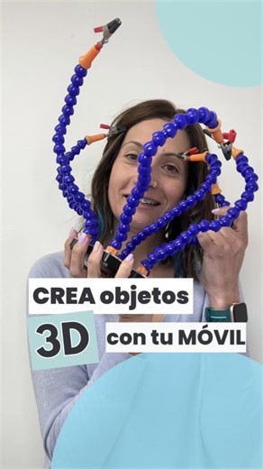 🤯 LUMA AI es una app que utiliza la tecnología Nerf para conseguir objetos 3D fotorealisticos. 🤔 ¿Qué es NERF? Neural Radiance Fields (inteligencia artificial): son redes neuronales que pueden crear una escena 3D partiendo de la lectura de imágenes 2D. La escena 3D es generada interpolando imágenes reales que representan la escena real. Te mostramos cómo usar la app Luma con tu móvil (solo iOS) Pero puedes hacerlo también desde su web subiendo fotos o un vídeo ¿quieres que te enseñemos en otro