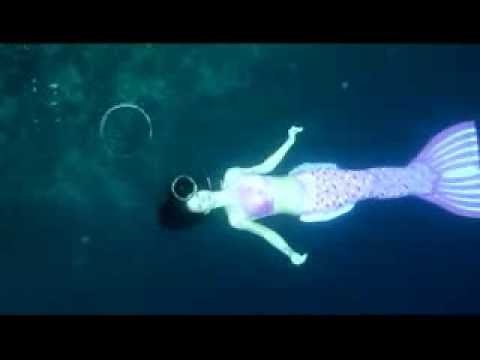 Professional Mermaid Kat blowing bubble rings