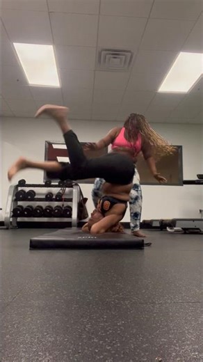 #headstandpractice #blooper #gratitude #loveyouall #loveme #loveyourself #forgiveyourself