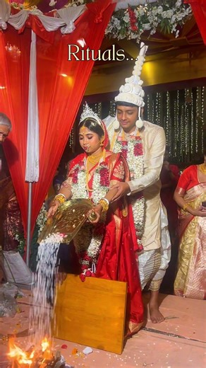 20 Seconds of Bengali Wedding Magic ❤️ | Sindoor Daan, Mala Bodol, Saat Paak & More