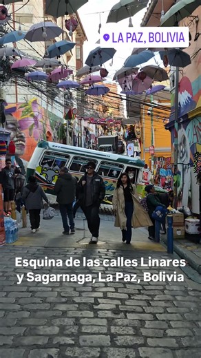 Pato Barrientos on Instagram: "Esquina de las calles Linares y Sagarnaga, pleno barrio decm turistas y viajeros en La Paz. Muy cerca de la Plaza San Francisco, del Mercado de las Brubas y de Plaza Murillo, es el corazon de turistas y mochileros. Acá podras comprar artesanias y comer en alguno de los restoranes de la zona. Mas tips en el posteo mas reciente sobre La Paz en el blog #bolivia #lapaz #travel #viajar #traveltips"