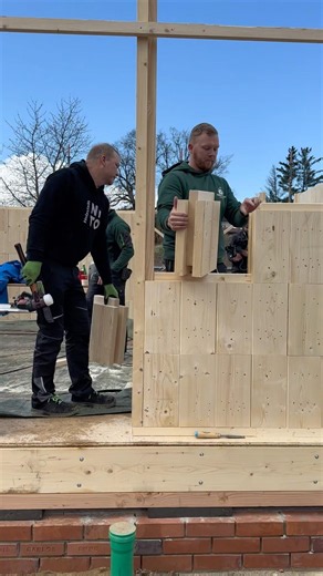 Stein für Stein stapeln zum Holzhaus!Mit NiTO kannst du selber bauen!#holzbau #hausbau #vollholz