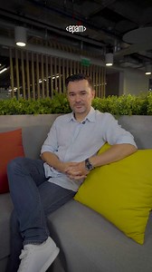 ¿Qué hay detrás del rol de un Senior Solution Architect? Es un rol que exige preparación constante, curiosidad y la capacidad de crecer en múltiples áreas. No se trata solo de ingeniería: disfrutar los problemas complejos y entender el landscape completo antes de decidir es lo que permite generar un impacto real. ¿Te gustaría explorar este rol? #engineeringthefuture | EPAM Mexico | Facebook