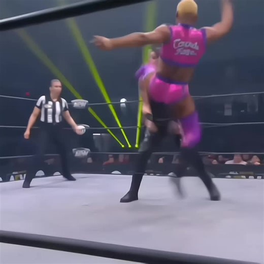 #fyp #naomi #fypシ #wwe #naomiqn1 I'm back and sister Naomi🤩💅🏻 @TikTok PUT THIS ON FYP