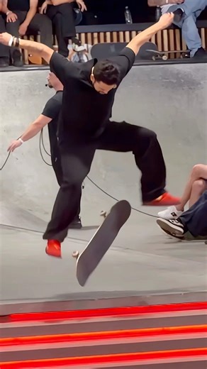 @Prod84skate Nollie 180 Heelflip at the @PSLSkateboarding contest 👌👌👌 #skateboarding