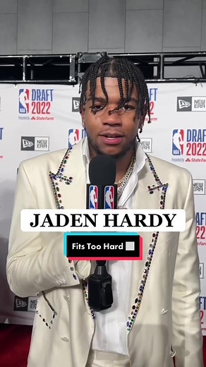 Jaden Hardy's Draft Suit: Jewels, Color, and Accessories