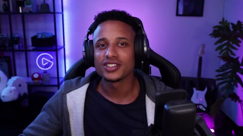 Elgato Stream Deck MK.2 White – Studio Controller, 15 macro keys, trigger actions in apps and software like OBS, Twitch, ​YouTube and more, works with Mac and PC