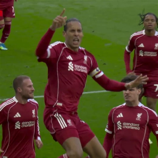 Kdo jiný než Big Virg! 💪Kapitán Liverpoolu rozhodl Merseyside derby ve 100. minutě ✔️#EVELIV - 1:2