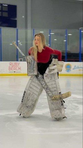 silky mitts 🏒🥅 back like i never left ‪@mikaylademaiter.official‬