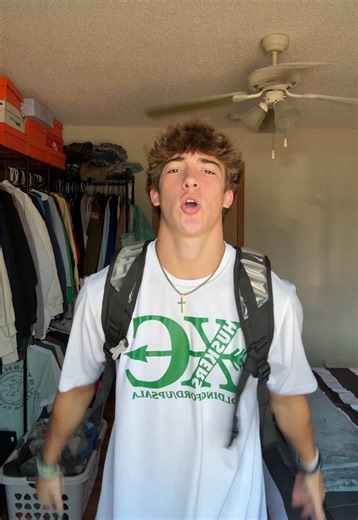 Engaging Lip Sync Performance of Popular Song Lyrics