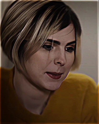 Ella Hoollywood on TikTok