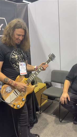 Phil X trying to distinguish between the tube amp and Wampler’s machine learning PedalHead power amp in a blind AB test. Sorry for the terrible audio. “So what’s what”…..”I don’t know man!” | SynergyAmps
