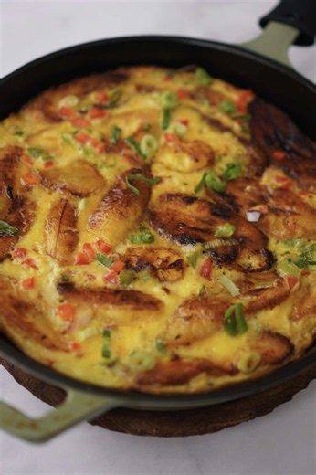 Plantain and eggs, but make it a whole meal 😍 Crispy around the edges, soft in the middle… this one disappeared FAST 😂 Would you eat this for breakfast or dinner? 👀 #tiktok #PlantainAndEgg #NigerianFood #AfricanFood #EasyMeals
