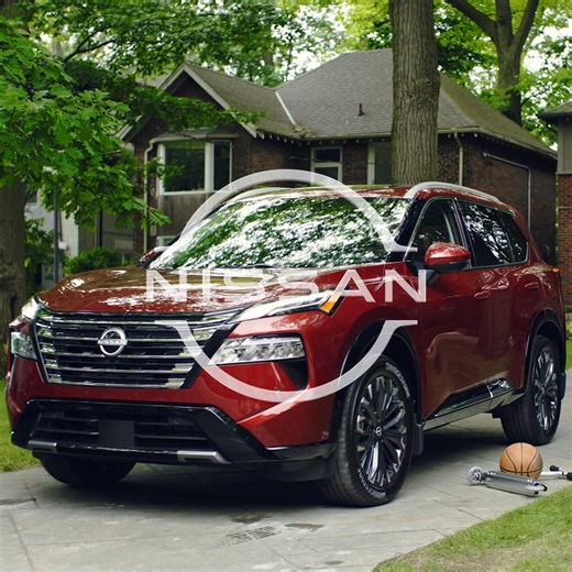 The available Intelligent Around View® Monitor in the Rogue helps you to see a 360º view of what’s around you. | Nissan