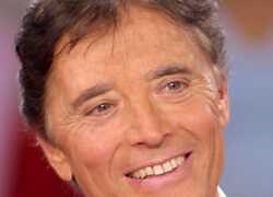 Sacha Distel - La biographie de Sacha Distel avec Voici.fr