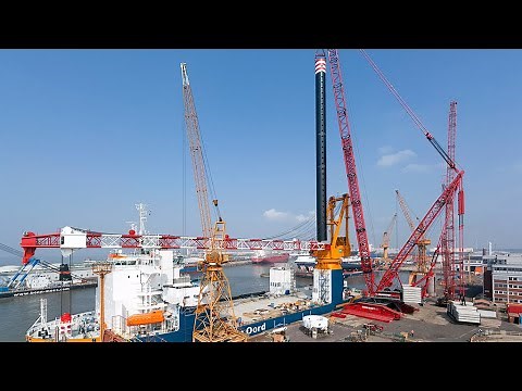 Liebherr - LR 13000 installing platform legs of the Aeolus in Bremerhaven